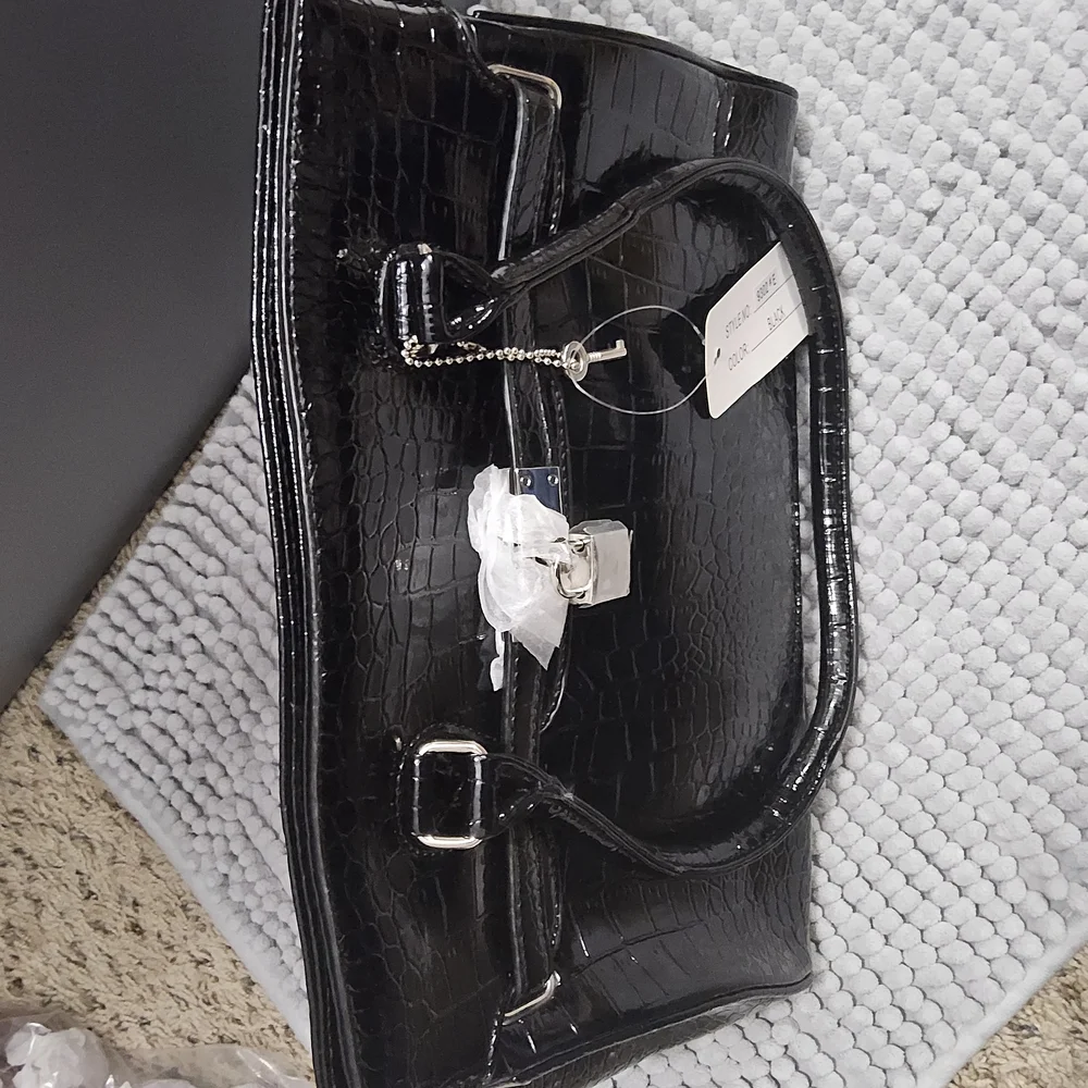 New Elegant Black Handbag 1 shoulder and 1 crossbody
